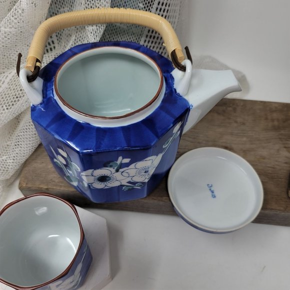 Japanese White Blue Floral Hand Painted Tea Pot & 4 Cup Set Made in Japan Vintag - Picture 9 of 10